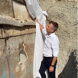 Gabriel Zuchtriegel, Direktor des Archäologieparks Pompeji, steht in einer Grabanlage der versunkenen Stadt Pompeji