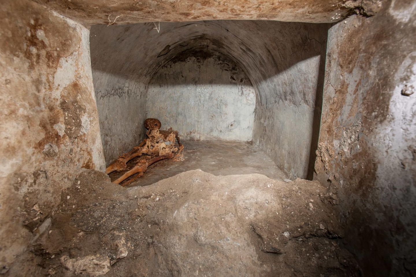 Blick in dasGrab von Marcus Venerius Secundio, einem früheren Sklaven, der nach seiner Freilassung zu Reichtum kam Blick in dasGrab von Marcus Venerius Secundio, einem früheren Sklaven, der nach seiner Freilassung zu Reichtum kam