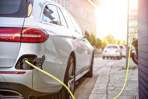 Elektromobilität: Lohnt sich der Umstieg aufs E-Auto? Entscheidungshilfen für Unentschlossene
