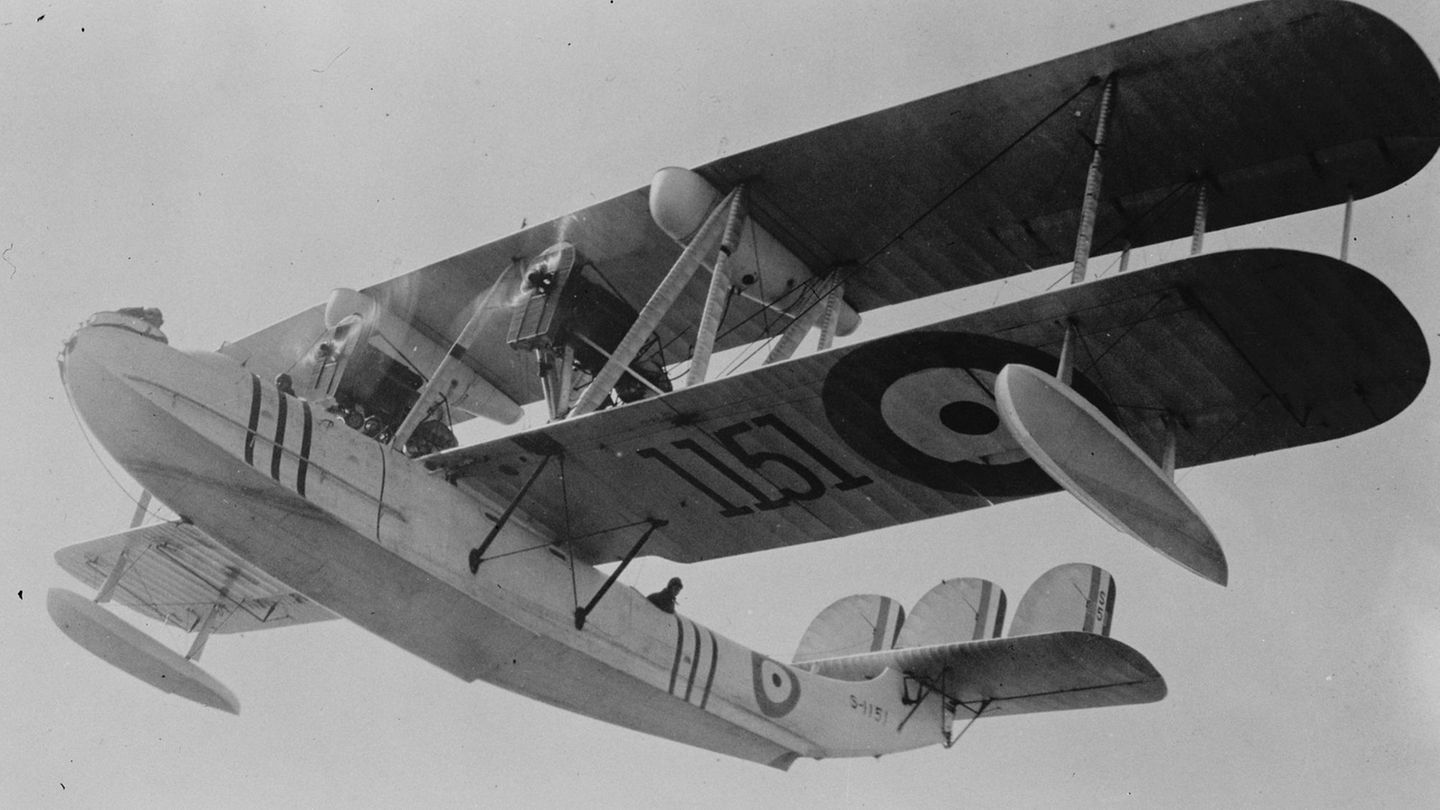 Mit solchen Flugzeugen Typ "Vickers Victoria" evakuiert die britische Royal Air Force 1928/29 Diplomaten und deren Familien aus Kabul. 22 Passagiere finden in der Maschine Platz