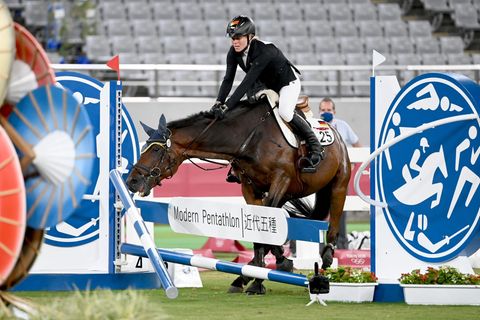 "Moderner Fünfkampf" bei Olympia 2021: Das Pferd Saint Boy von Annika Schleu aus Deutschland verweigert den Sprung