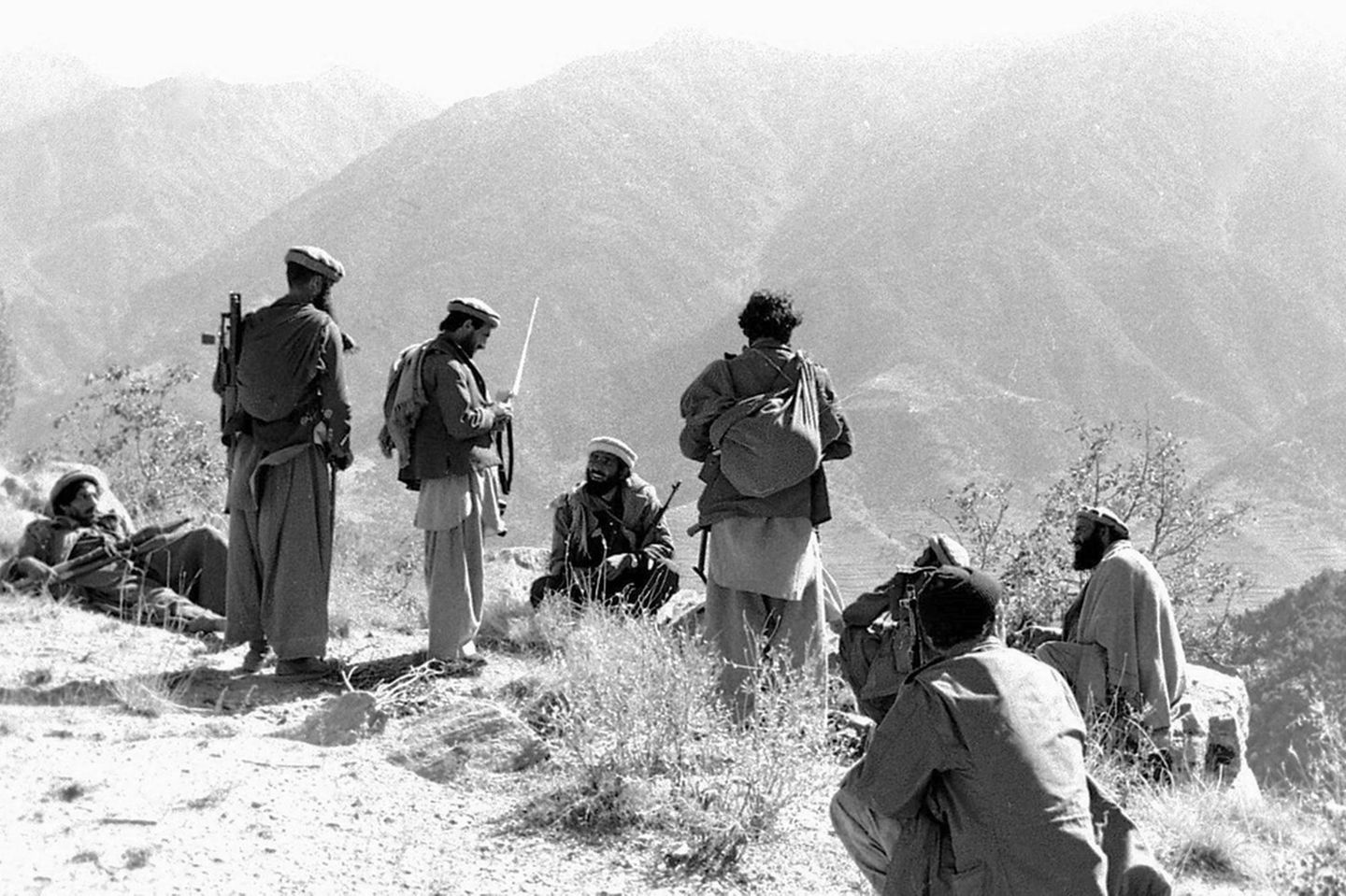 Sowjetische Intervention in Afghanistan von 1979 bis 1989: In den Bergen können die Invasoren ihre materielle Überlegenheit nicht ausnutzen. Immer wieder locken islamische Widerstandskämpfer, die Mudschahedin, die Rote Armee in Hinterhalte. Insgesamt sterben bis 1989 mehr als 14.000 Sowjetsoldaten bei den Kämpfen  – und mehr als eine Million afghanische Zivilisten