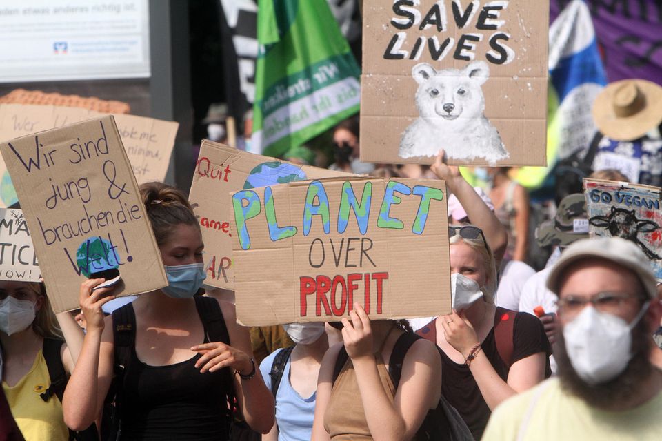 Demonstraten der Fridays For Future Bewegung im August 2021 in Frankfurt