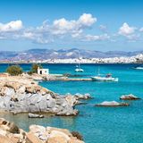 Blick auf den berühmten Strand Kolymbithres auf der Insel Paros