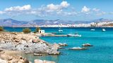 Blick auf den berühmten Strand Kolymbithres auf der Insel Paros