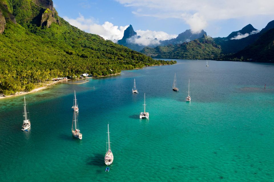 Blick auf die Insel Moorea vom Hubschrauber aus