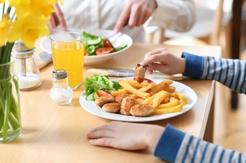 Nahrungsmittel für Kinder enthalten oft zu viel Fett und Zucker