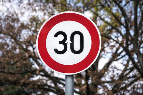 Wird auch in deutschen Kommunen diskutiert: Tempo 30 im gesamten Stadtgebiet