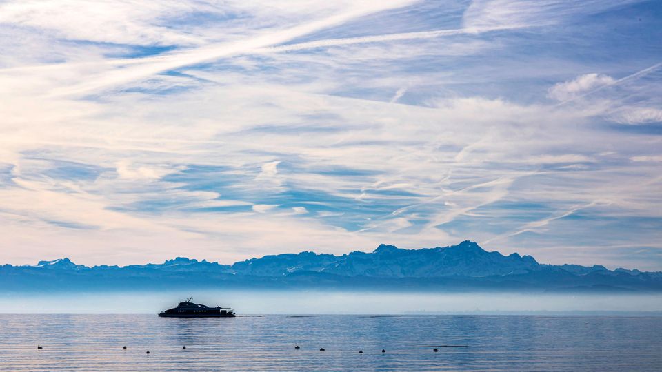 Fähre auf dem Bodensee zwischen Friedrichshafen und Konstanz Fähre auf dem Bodensee zwischen Friedrichshafen und Konstanz