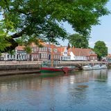 Kleiner Hafen mit Booten in Ribe, Dänemark