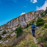Wanderer auf einem Wadnerweg am Monte Cadria