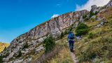 Wanderer auf einem Wadnerweg am Monte Cadria