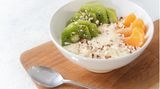 Schüssel Quark mit Kiwis und Orangen
