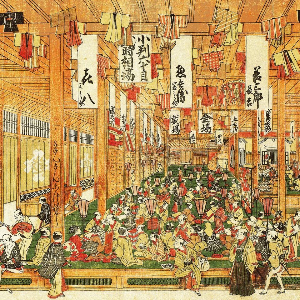 Geo-Epoche_21_090_B0.tif In den Hallen des großen Tuch- und Kleidungsgeschäfts Mitsui kümmern sich Dutzende Verkäufer um die Kundschaft. Fertig geschneiderte Kimonos hängen als Musterstücke von der Decke. Nicht wenige Geschäftsleute machen in Edo ein Vermögen. In der offiziellen Hierarchie der Gesellschaft stehen sie jedoch ganz unten