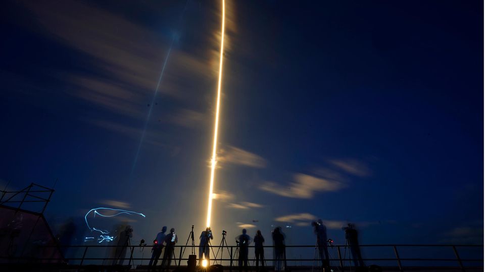 SpaceX Rakete hebt ab SpaceX Rakete hebt ab