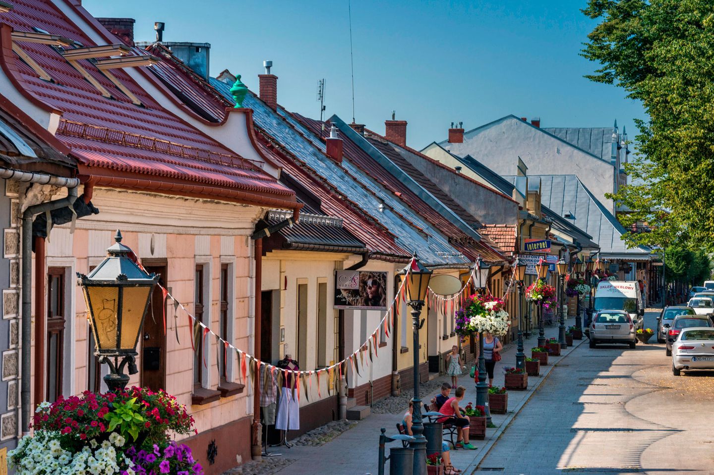 Straße mit kleienn Häuschen in Stary Sącz