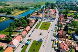 Blick auf die Kirche der Heiligen Dreifaltigkeit in Tykocin