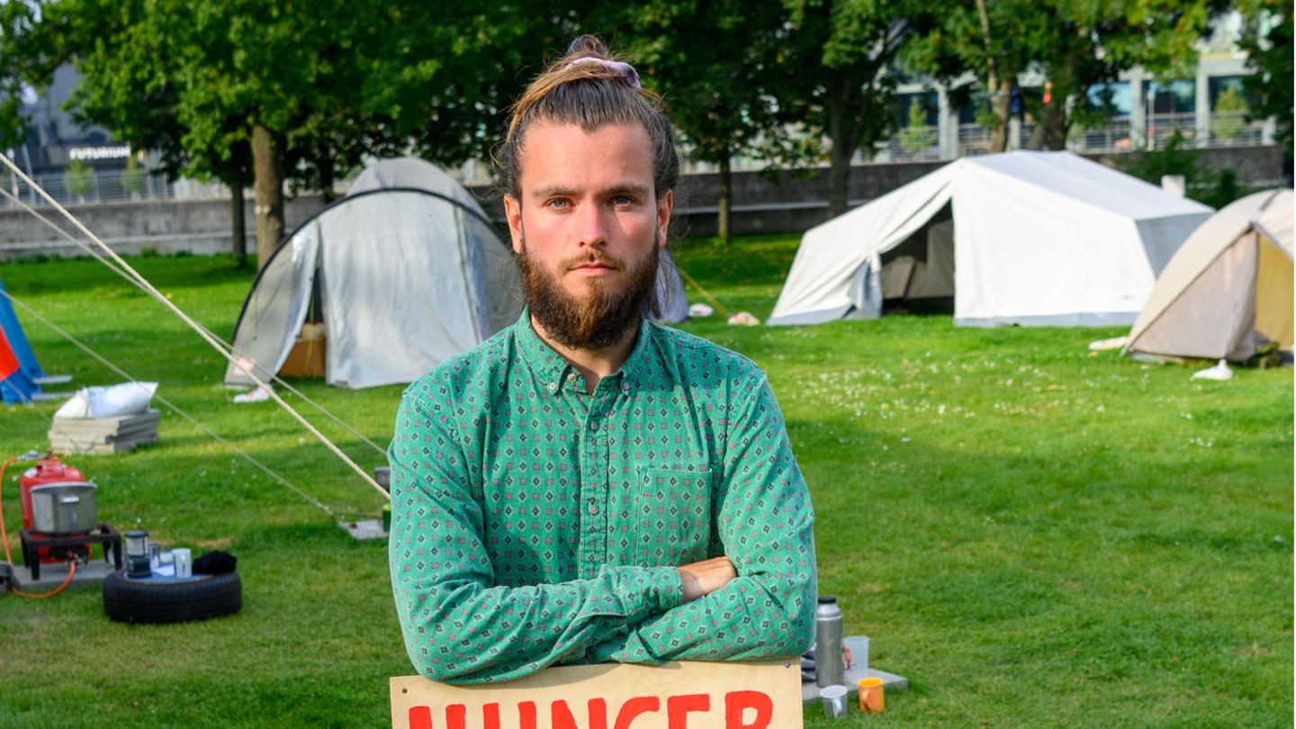 Klimaprotest: "Mama, wir sind in Lebensgefahr!" – eine Mutter, ein Sohn und ein Hungerstreik, der ihr Leben verändert