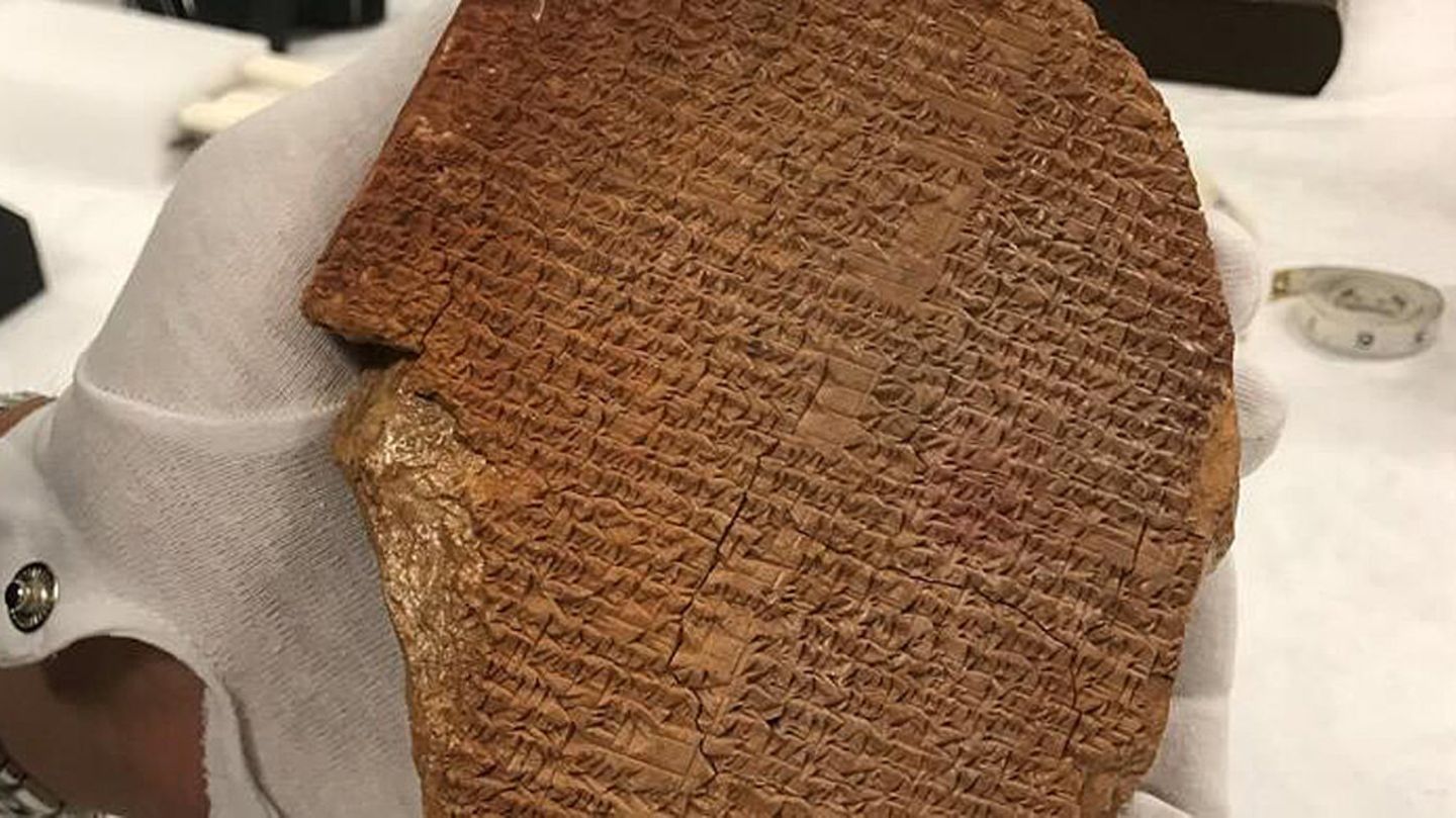 Die "Gilgamesch-Traumtafel": Das 3500 Jahre alte Werk wurde im Zuge des Zweiten Golfkrieges 1990/91 aus einem irakischen Museum gestohlen und landete in den USA. Im September 2021 hat die US-Regierung die Tafel zurückgegeben
