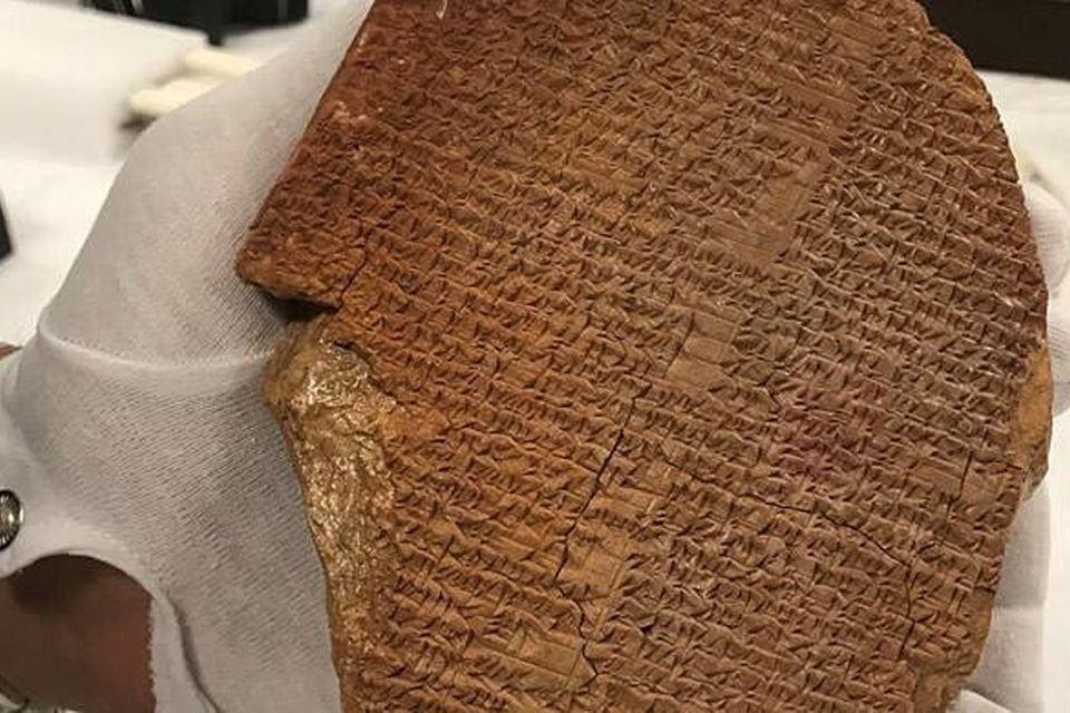 Die "Gilgamesch-Traumtafel": Das 3500 Jahre alte Werk wurde im Zuge des Zweiten Golfkrieges 1990/91 aus einem irakischen Museum gestohlen und landete in den USA. Im September 2021 hat die US-Regierung die Tafel zurückgegeben