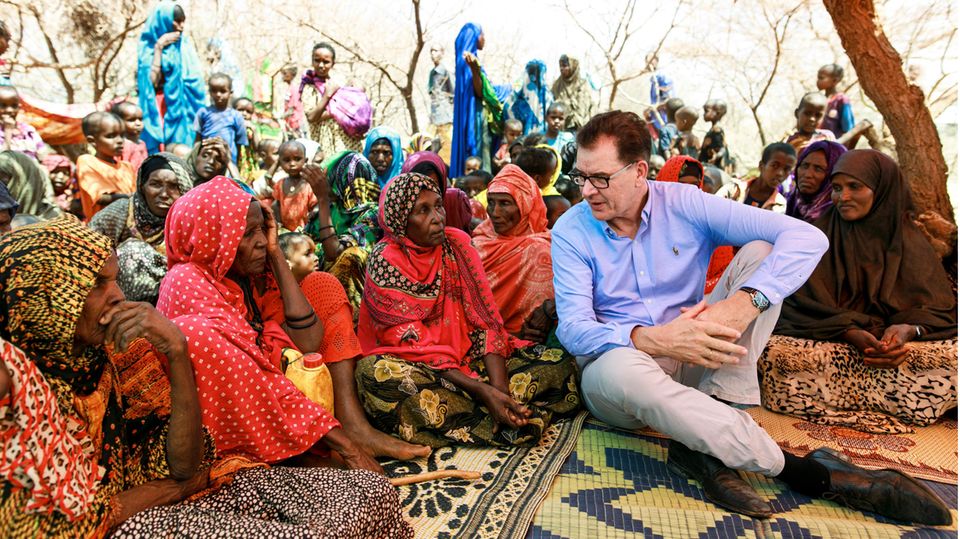 Bundesentwicklungsminister Gerd Müller in der Somali Region in Äthiopien Bundesentwicklungsminister Gerd Müller in der Somali Region in Äthiopien