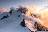28.09.2021      "Ein unglaublicher Sonnenuntergang hoch in den Schweizer Bergen."      Kamera: DJI Mavic 2 Pro  Mehr Fotos von Henryk Welle