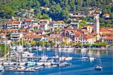 Blick auf die Stadt Skradin und ihren hübschen Hafen am Krka-Fluss