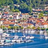 Blick auf die Stadt Skradin und ihren hübschen Hafen am Krka-Fluss