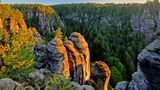 Sächsische Schweiz - Blick auf Felsen und Bäume