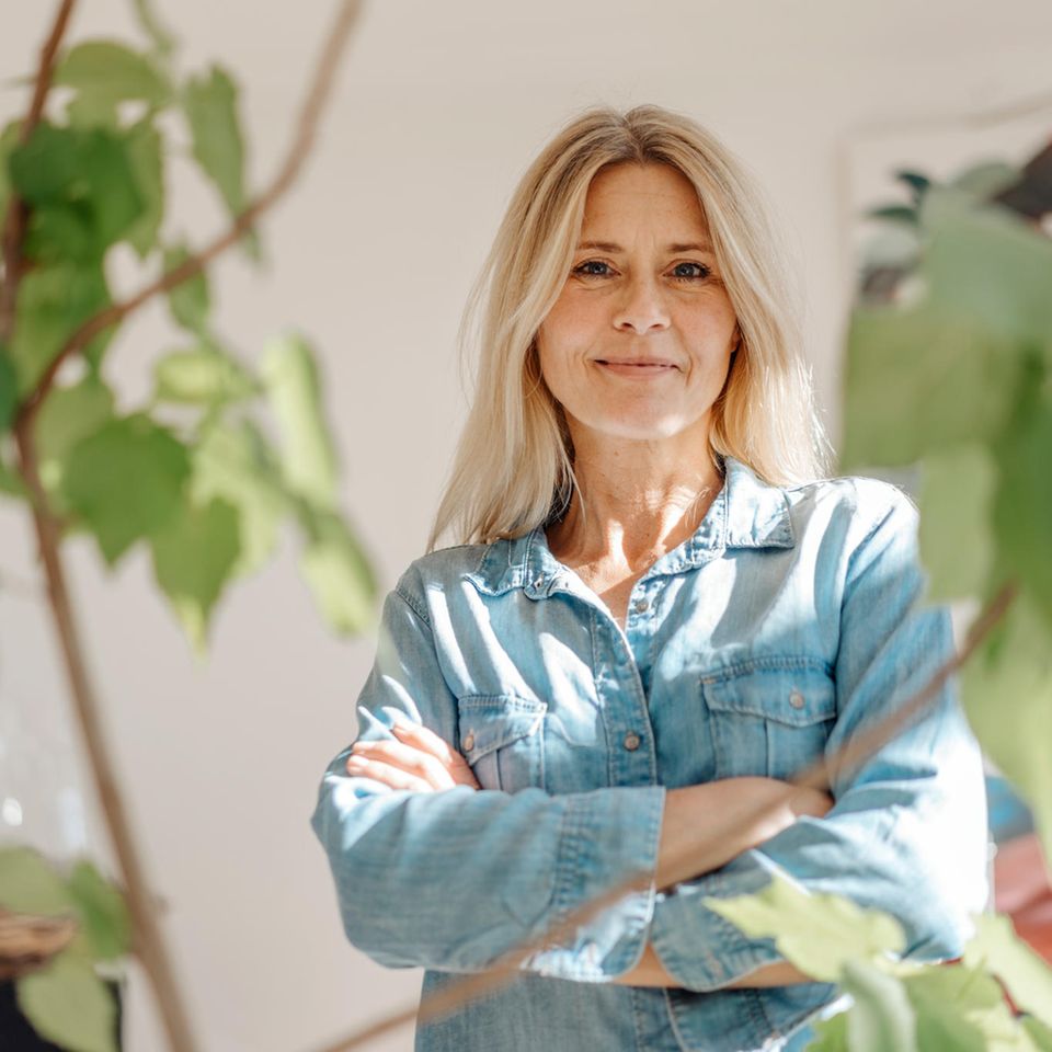 Menopause: Zeit des Wandels: Wie Frauen gut durch die Wechseljahre kommen - mit oder ohne Hormone Zeit des Wandels: Wie Frauen gut durch die Wechseljahre kommen - mit oder ohne Hormone