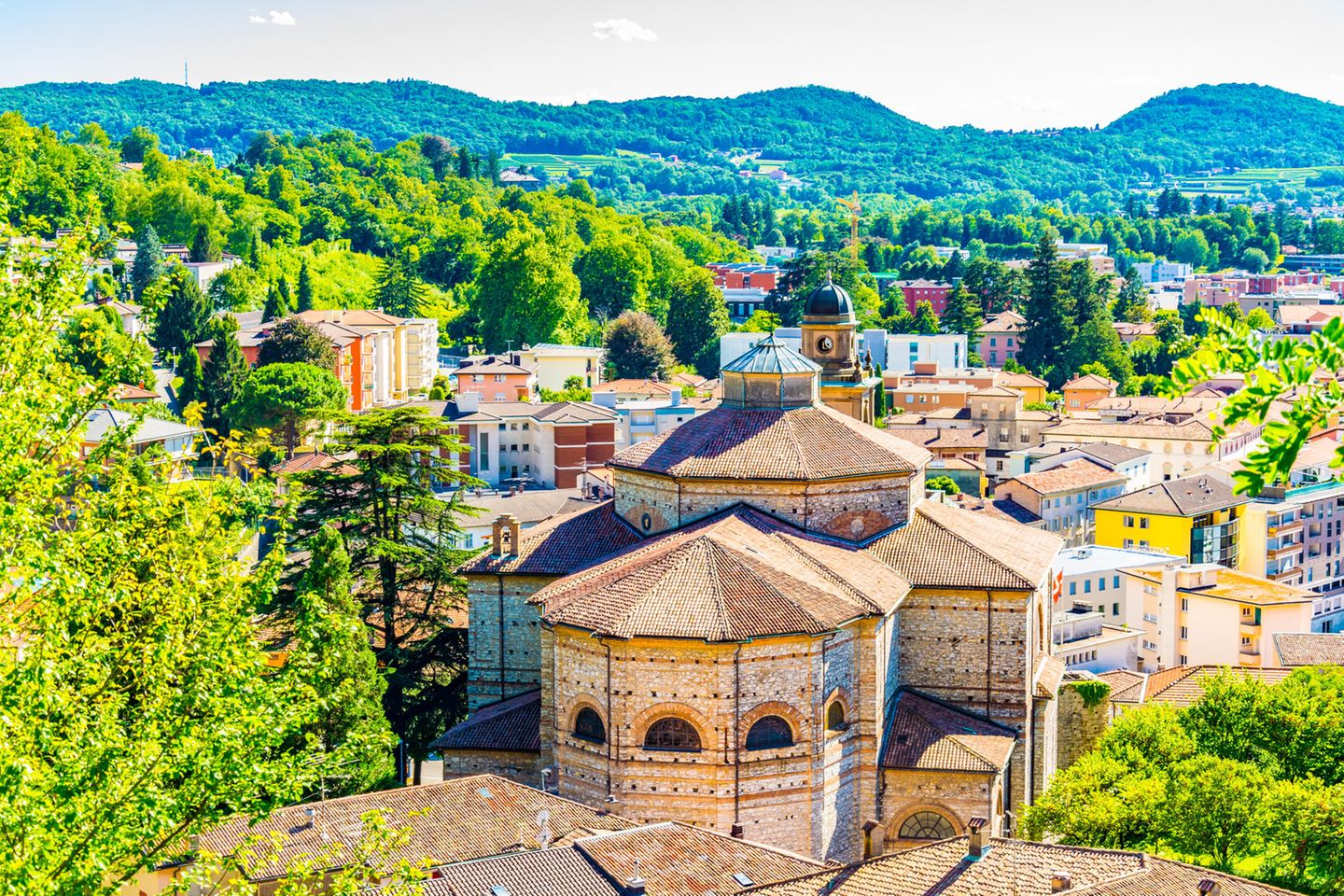 Blick auf die Kirche der Heiligen Kosmus und Damiano in Mendrisio