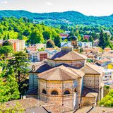 Blick auf die Kirche der Heiligen Kosmus und Damiano in Mendrisio