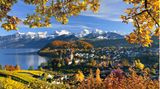 Spiez am Thunersee mit Berner Alpen im Hintergrund im Herbst