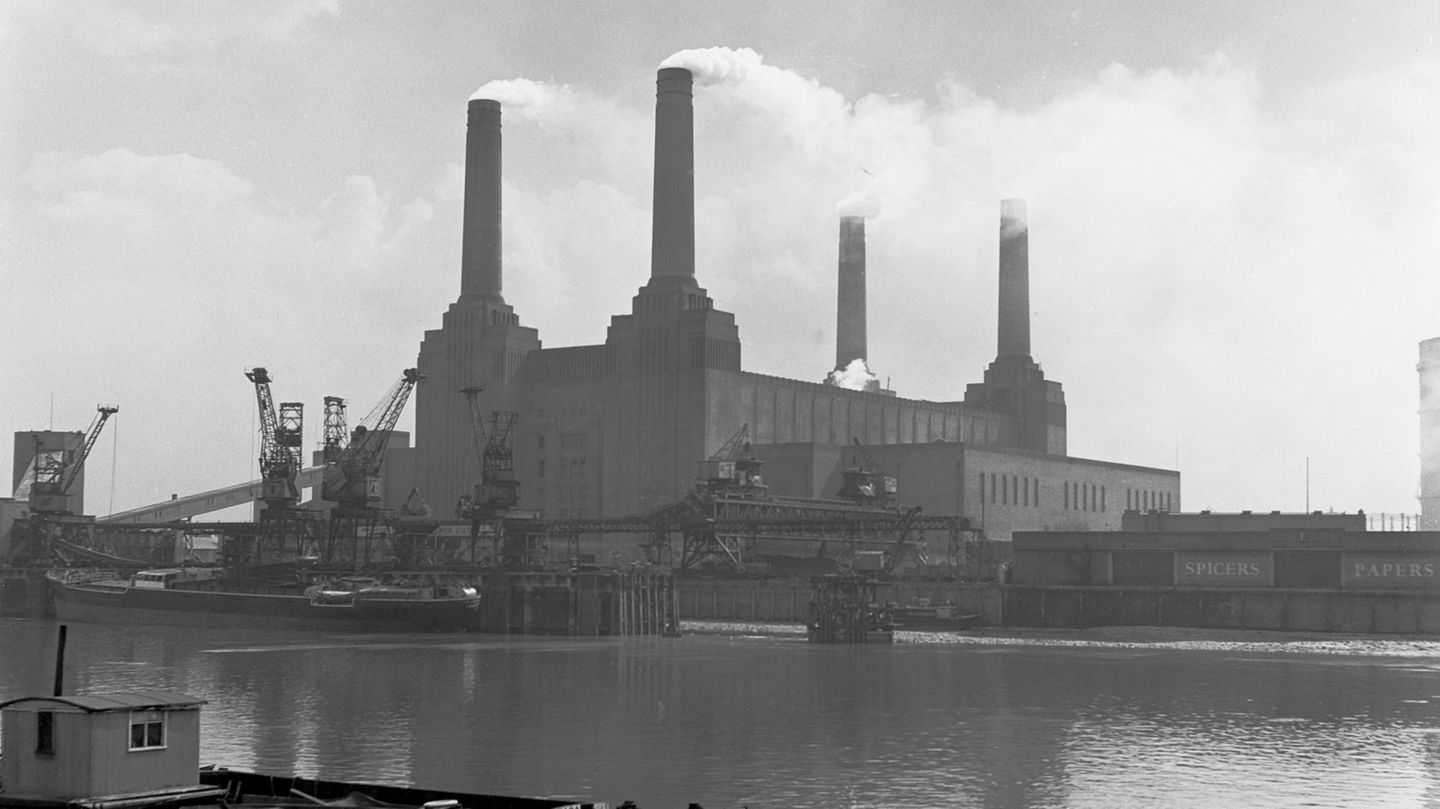 Das Londoner Battersea-Kraftwerk in den 1950er Jahren: Das Vereinigte Köngreich rangiert im historischen CO2-Ranking hinter Deutschland und Indien auf Platz acht