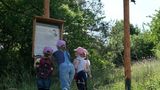 Kinder auf dem Familienpfad Point India, Hessen