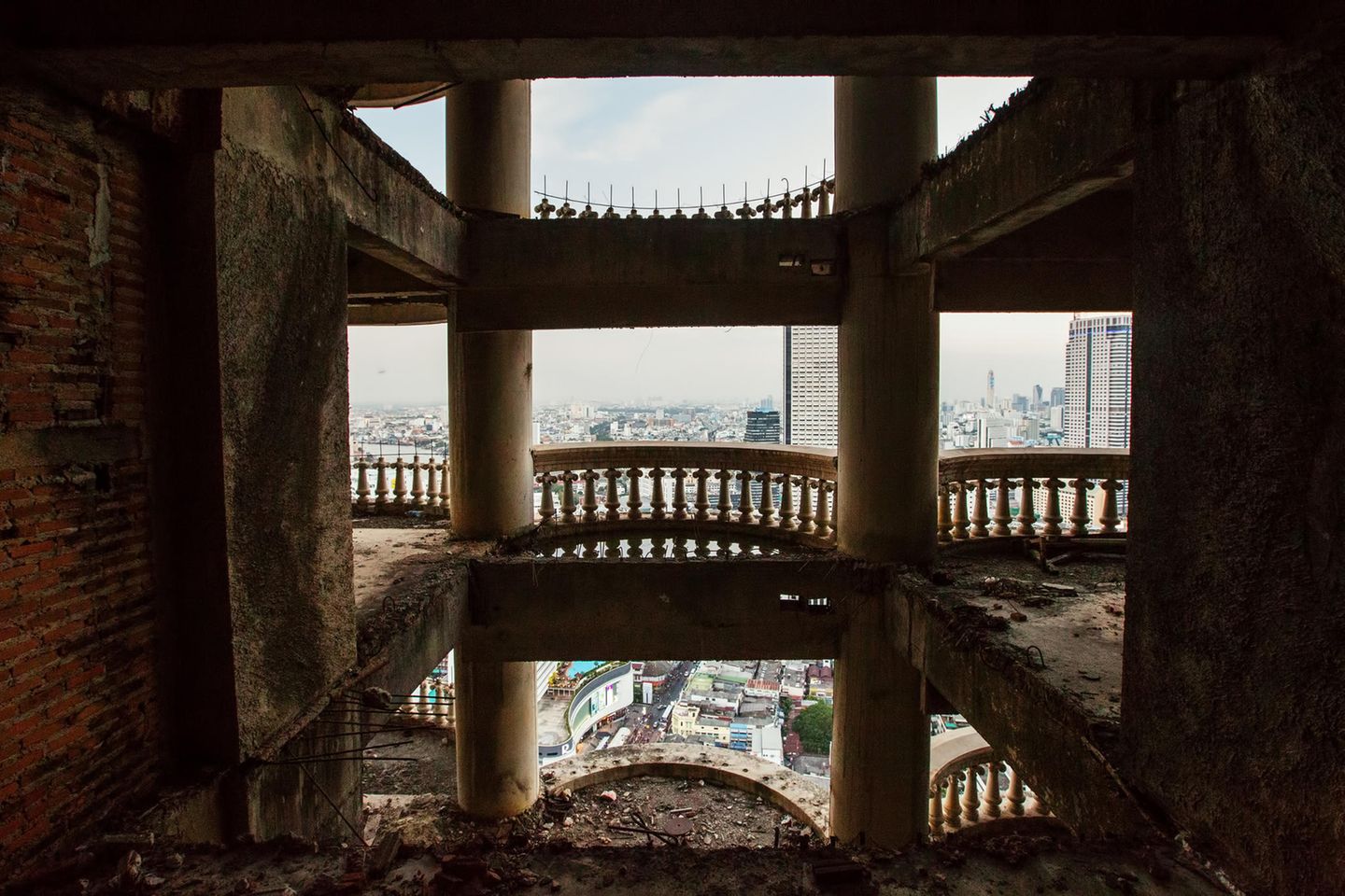 Balkone vom Ghost Tower in Bangkok Balkone vom Ghost Tower in Bangkok