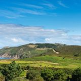 Blick auf die grüne Insel Ons