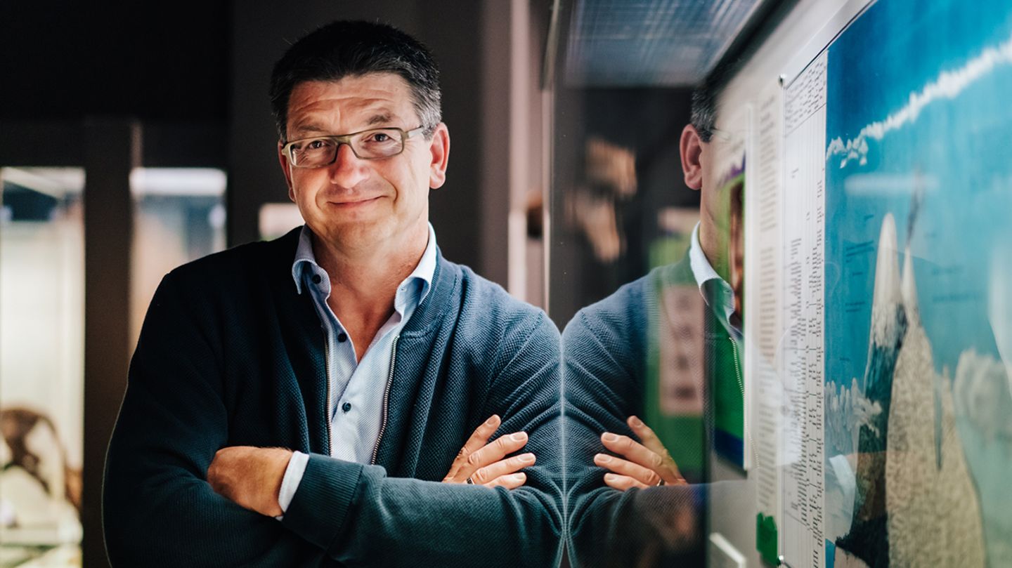 Matthias Glaubrecht ist Professor für Bio­diversität und Direktor des Centrums für Naturkunde (CeNak) in Hamburg. Als Wissenschaftsjournalist hat er mehrmals auch für GEO geschrieben. Sein jüngstes Buch – "Das Ende der Evolution. Der Mensch und die Vernichtung der Arten" – ist im Bertelsmann-Verlag erschienen