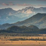 11.10.2021      "Der morgendliche Blick über das Murnauer Moos in Richtung Wettersteingebirge, mit dem mächtigen Gipfel der Alpspitze, perfekt beleuchtet von der Morgensonne... ."      Mehr Fotos von Aleksandra Wilk
