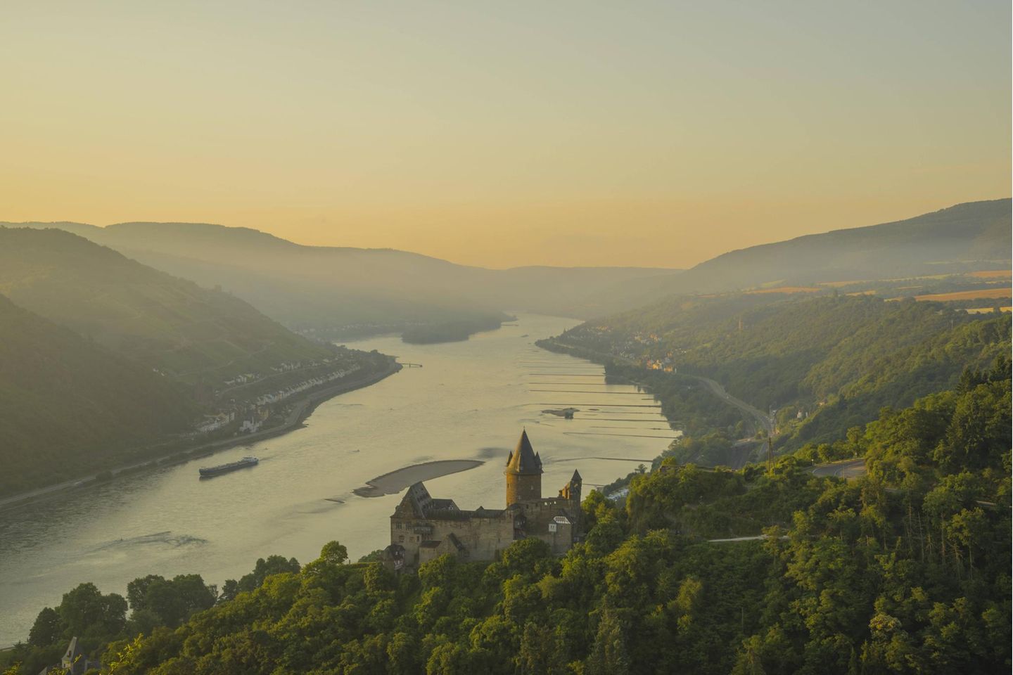 Rhein Germany, Rhineland Palatinate, Bacharach, Stahleck Castle, Upper Middle Rhine Valley in the evening