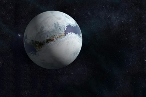 Die Erde im Kälteschlaf: Aus dem All betrachtet zeigt sich, wie gewaltige Eispanzer vor mehr als 700 Millionen Jahren den Planeten bedecken. Vor dem Frost scheint kaum ein Organismus wirklich sicher