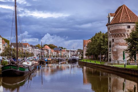 Kanal in Zwolle mit alten Booten