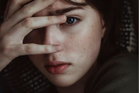 Wer in den Strudel der Erschöpfung gerät, erlebt, wie sich sein Wesen radikal verändert: Begeisterung schlägt um in Verdruss, Kreativität und Motivation weichen Initiativlosigkeit