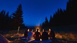 Lagerfeuer mit Freunden