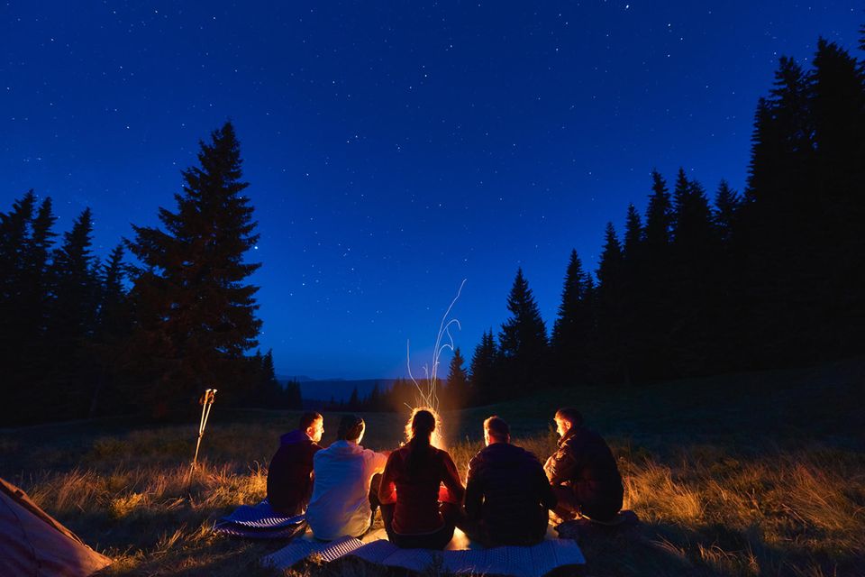 Ein Lagerfeuer mit Freunden [GEO]