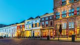 Häuser bei Sonnenuntergang in der Innenstadt von Doesburg