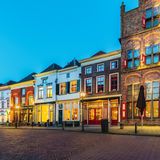 Häuser bei Sonnenuntergang in der Innenstadt von Doesburg