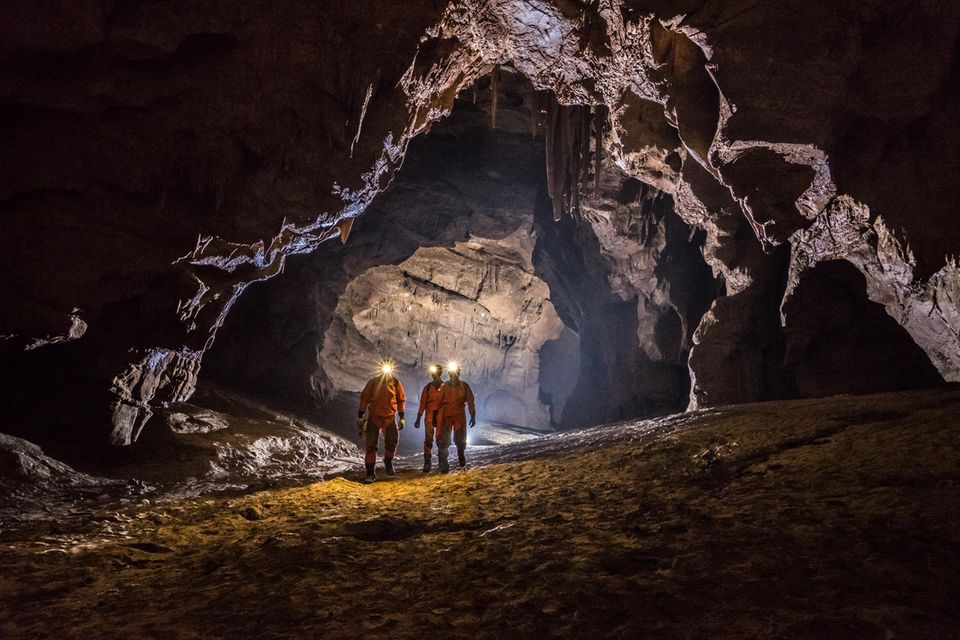 In einem slowenischen Höhlensystem nimmt Alexander Gerst 2019 an einem Trainingsprogramm der ESA zur Vorbereitung von neuen Missionen zu fremden Himmelskörpern im All teil.