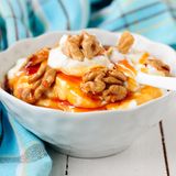 Griechischer Joghurt mit Honig und Walnüssen