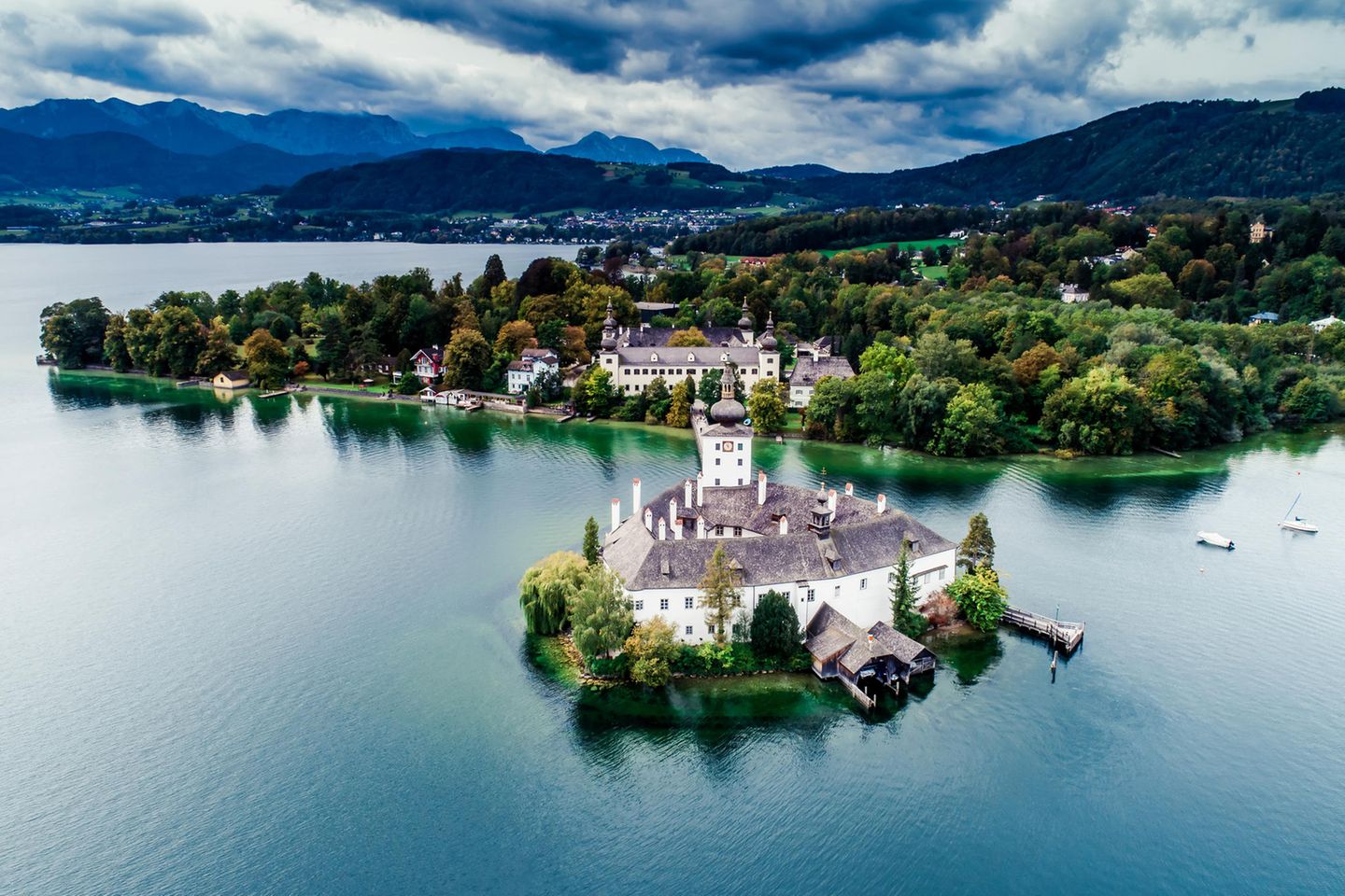Gmunden mit Schloss am Traunsee, Österreich